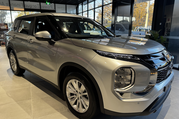 2026 Mitsubishi Outlander ES ZM
