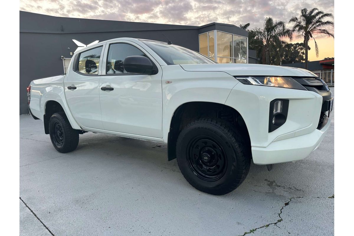 2020 Mitsubishi Triton GLX ADAS MR 4X4