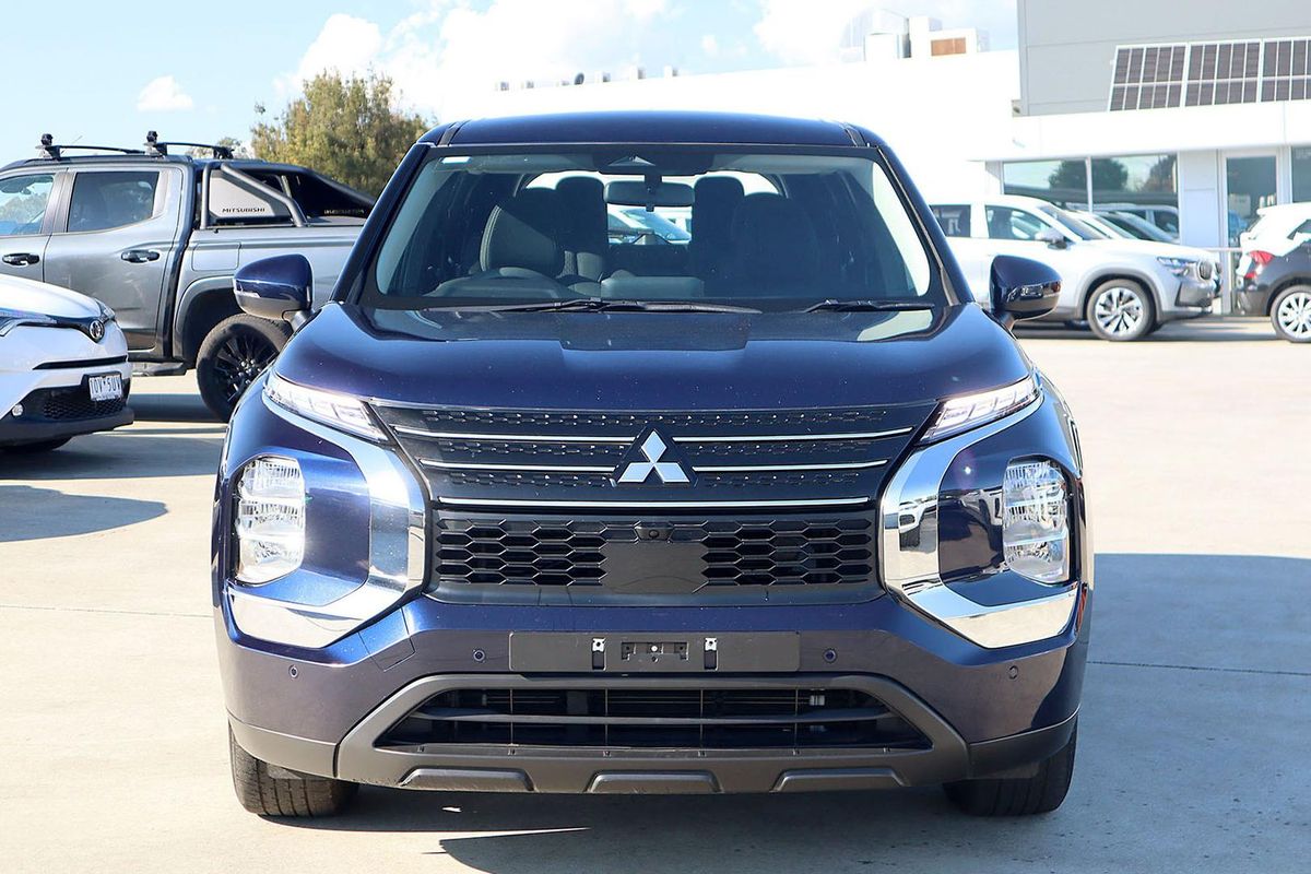 2023 Mitsubishi Outlander ES ZM