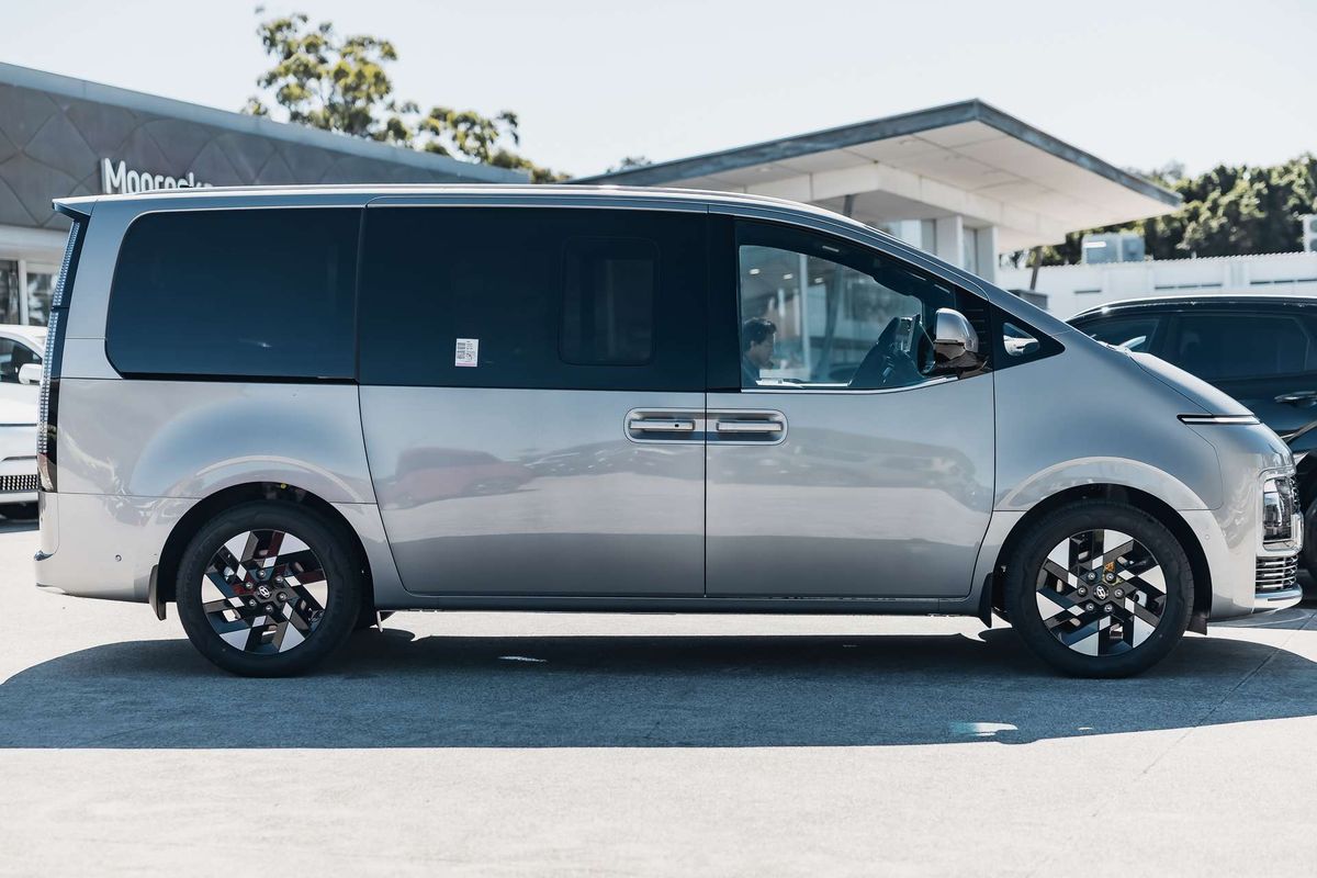 2026 Hyundai STARIA Lounge US4.V4
