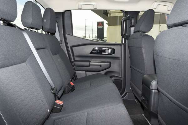 2026 Mitsubishi Triton GLS MV 4X4 thumb-8