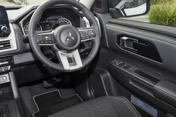 2026 Mitsubishi Triton GLS MV 4X4 thumb-17