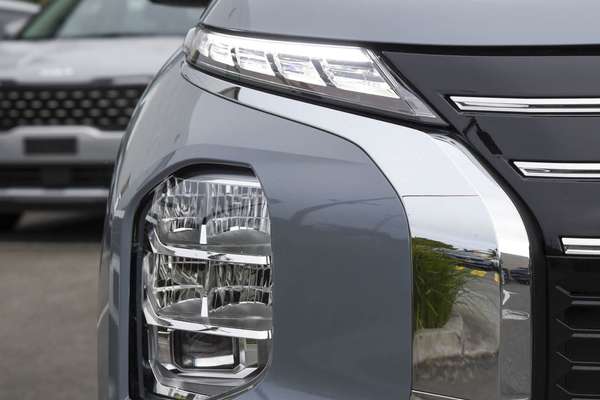 2026 Mitsubishi Outlander Exceed Tourer ZM thumb-1