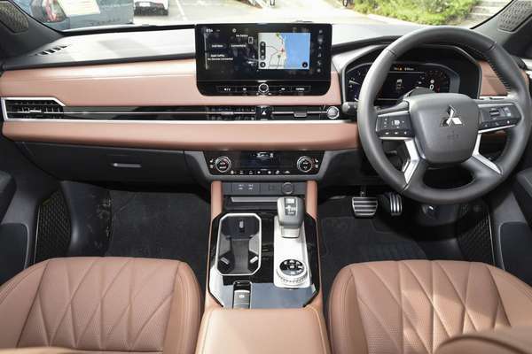 2026 Mitsubishi Outlander Exceed Tourer ZM thumb-15