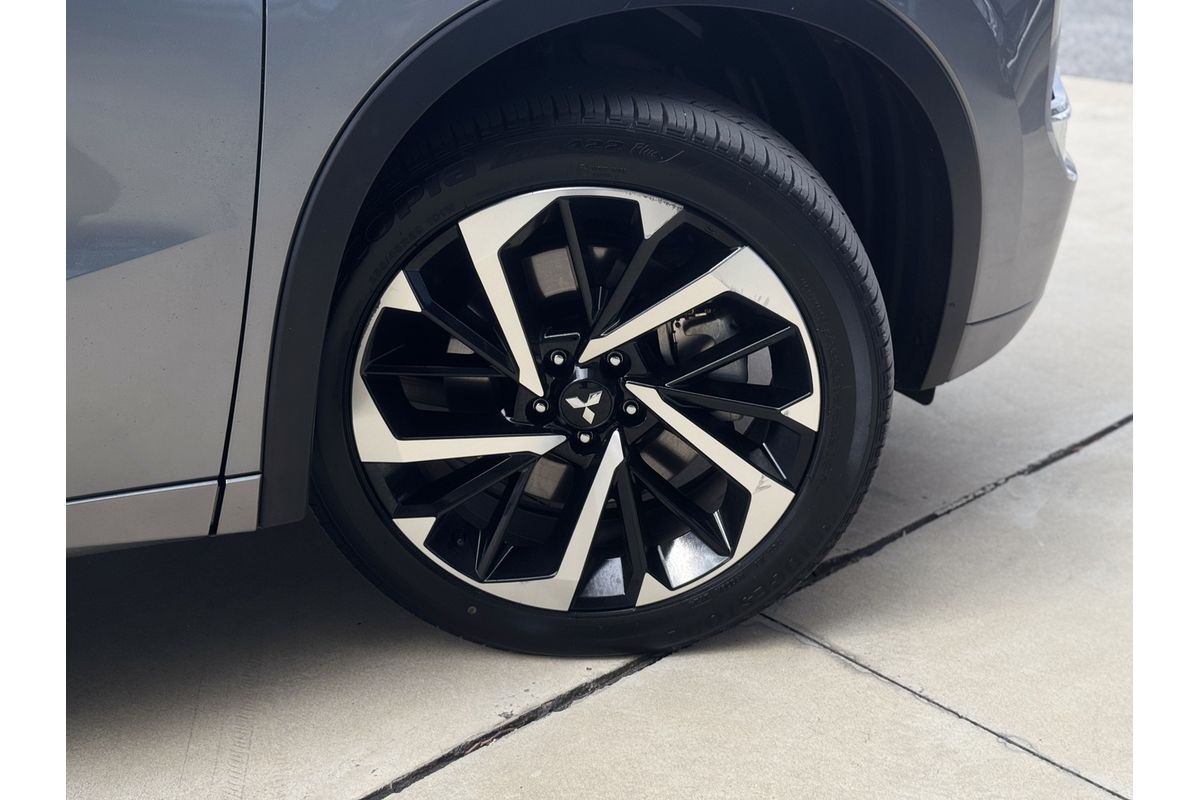 2023 Mitsubishi Outlander PHEV Exceed ZM