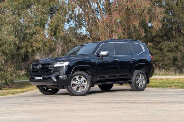 2022 Toyota Landcruiser Sahara FJA300R