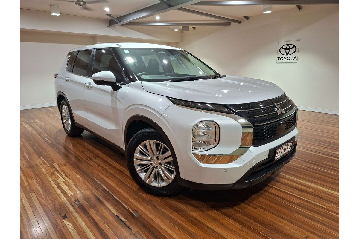 2023 Mitsubishi Outlander ES ZM