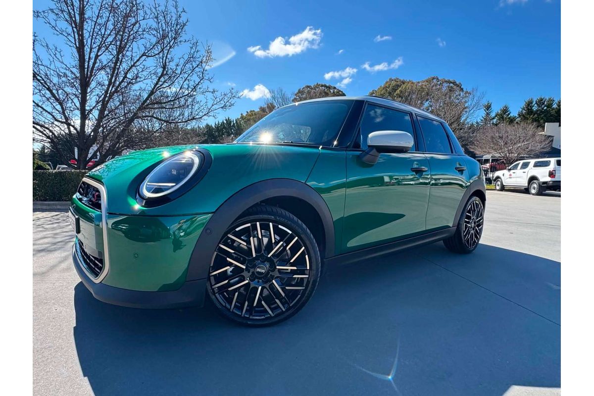 2025 MINI Cooper S Favoured F65