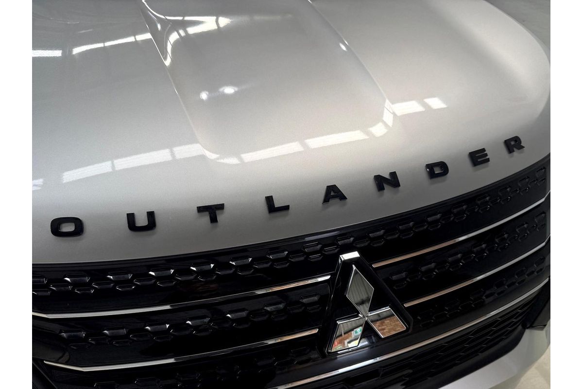 2024 Mitsubishi Outlander LS ZM