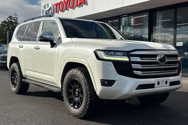 2022 Toyota Landcruiser Sahara FJA300R