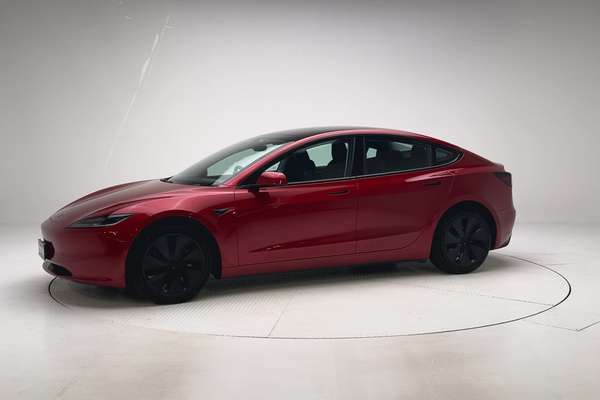 2024 Tesla Model 3 Long Range thumb-3