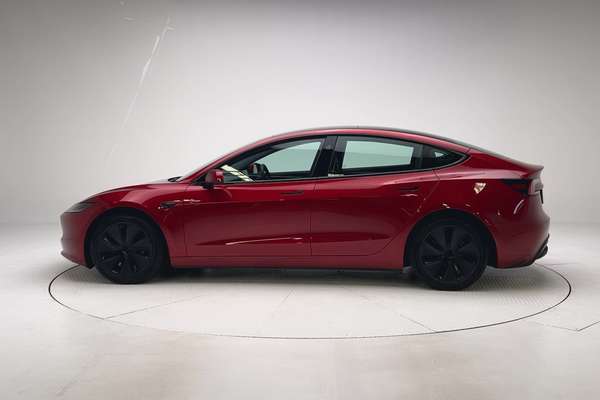2024 Tesla Model 3 Long Range thumb-4