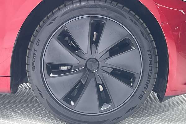 2024 Tesla Model 3 Long Range thumb-9