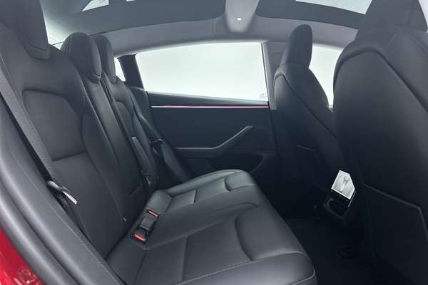 2024 Tesla Model 3 Long Range thumb-11