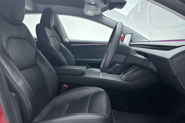2024 Tesla Model 3 Long Range thumb-12