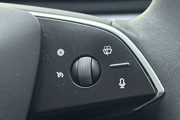 2024 Tesla Model 3 Long Range thumb-17