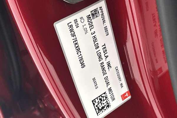 2024 Tesla Model 3 Long Range thumb-23