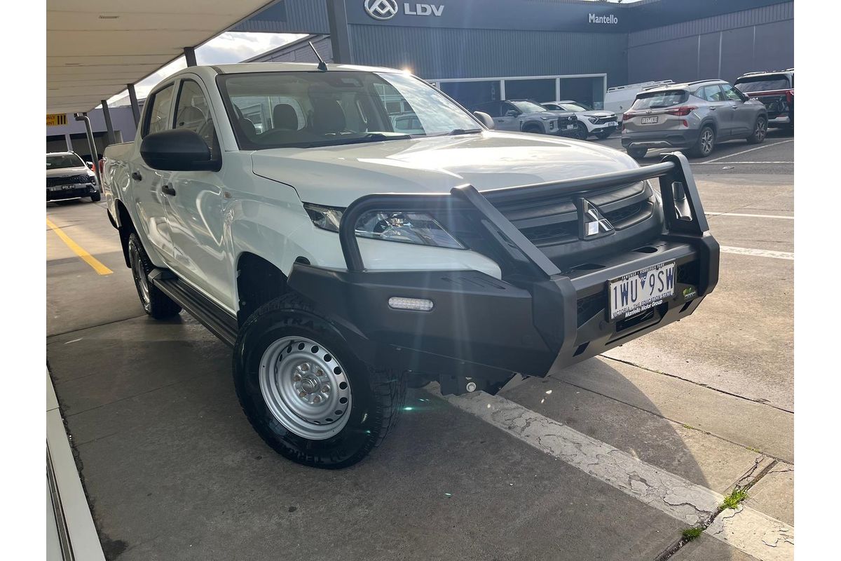 2022 Mitsubishi Triton GLX MR 4X4