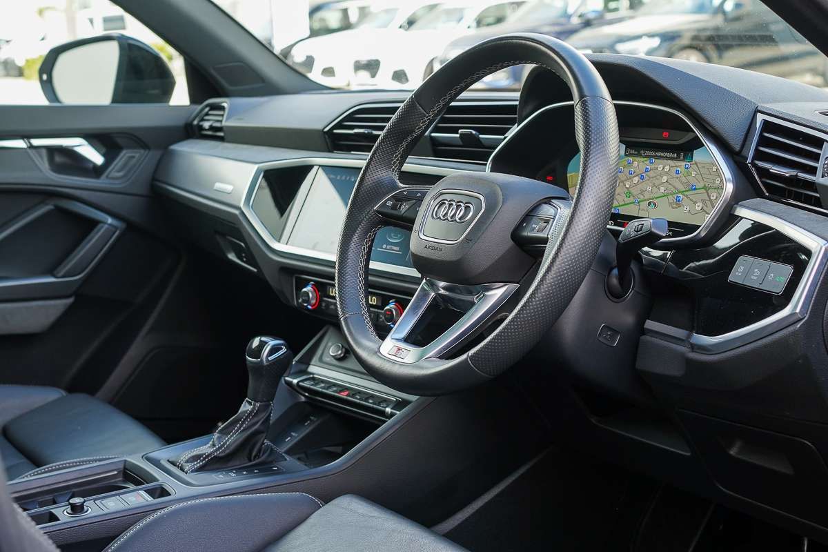2022 Audi Q3 40 TFSI S line F3