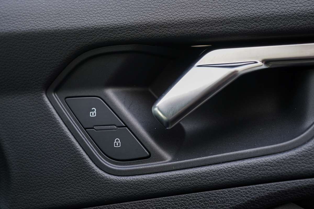 2022 Audi Q3 40 TFSI S line F3