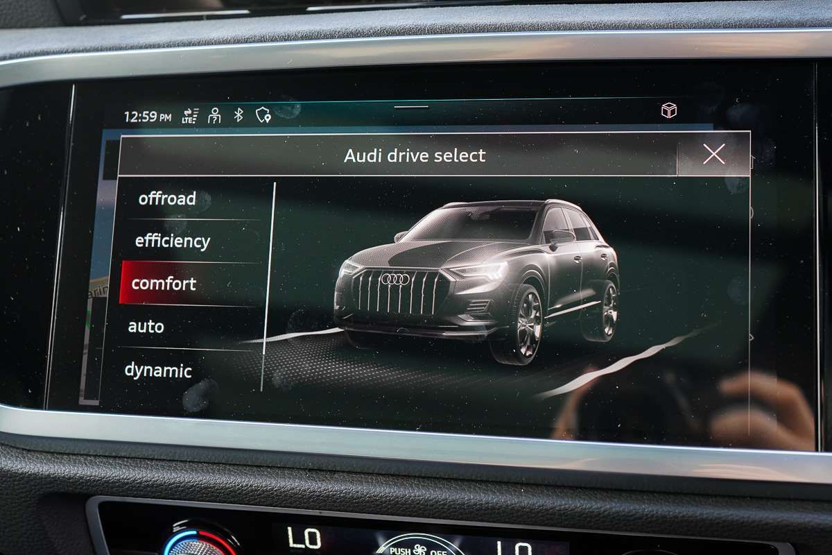 2022 Audi Q3 40 TFSI S line F3