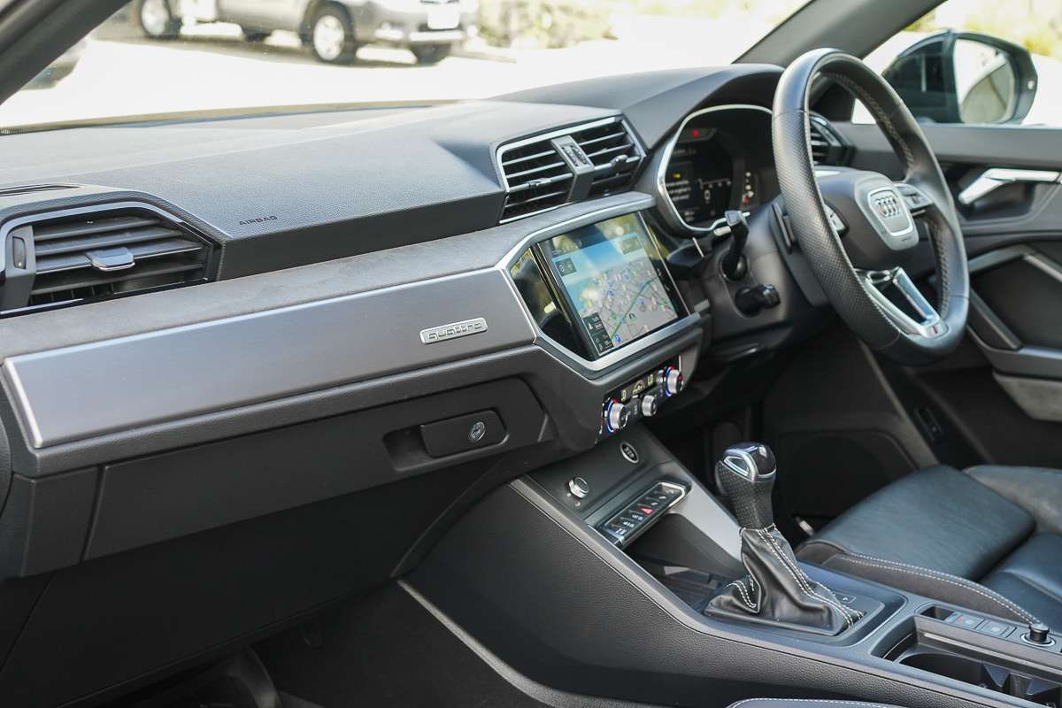 2022 Audi Q3 40 TFSI S line F3