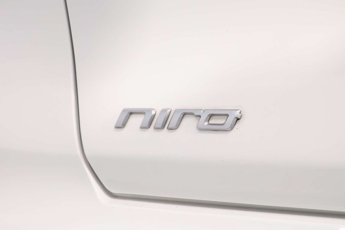 2021 Kia Niro Hybrid Sport DE