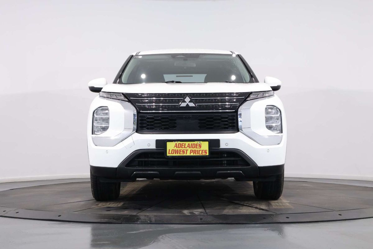 2023 Mitsubishi Outlander ES ZM
