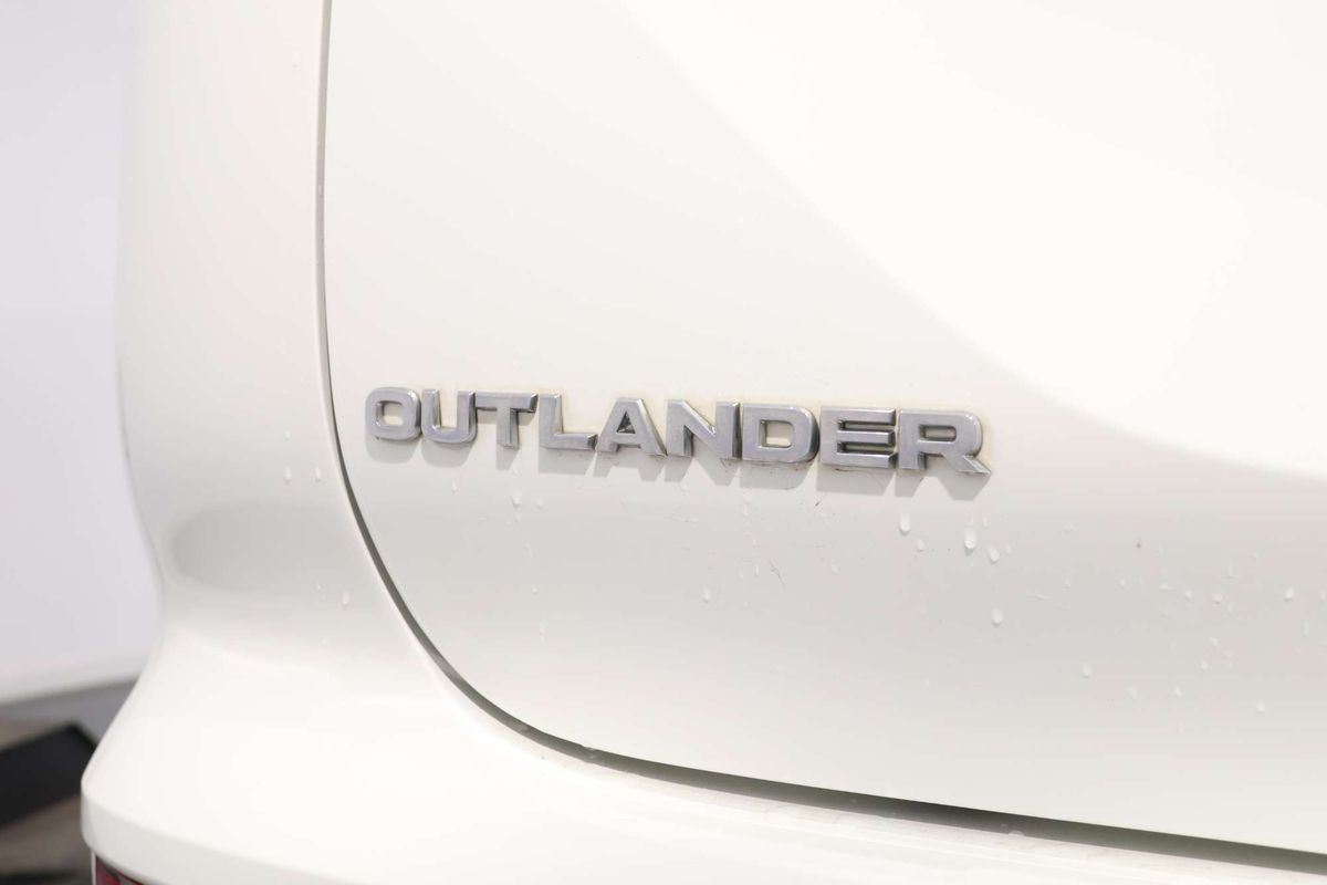 2023 Mitsubishi Outlander ES ZM