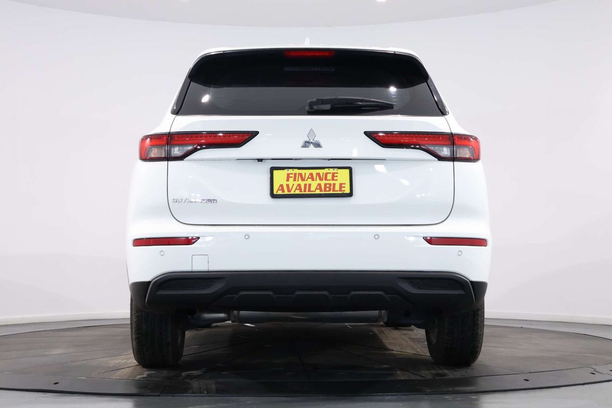 2023 Mitsubishi Outlander ES ZM