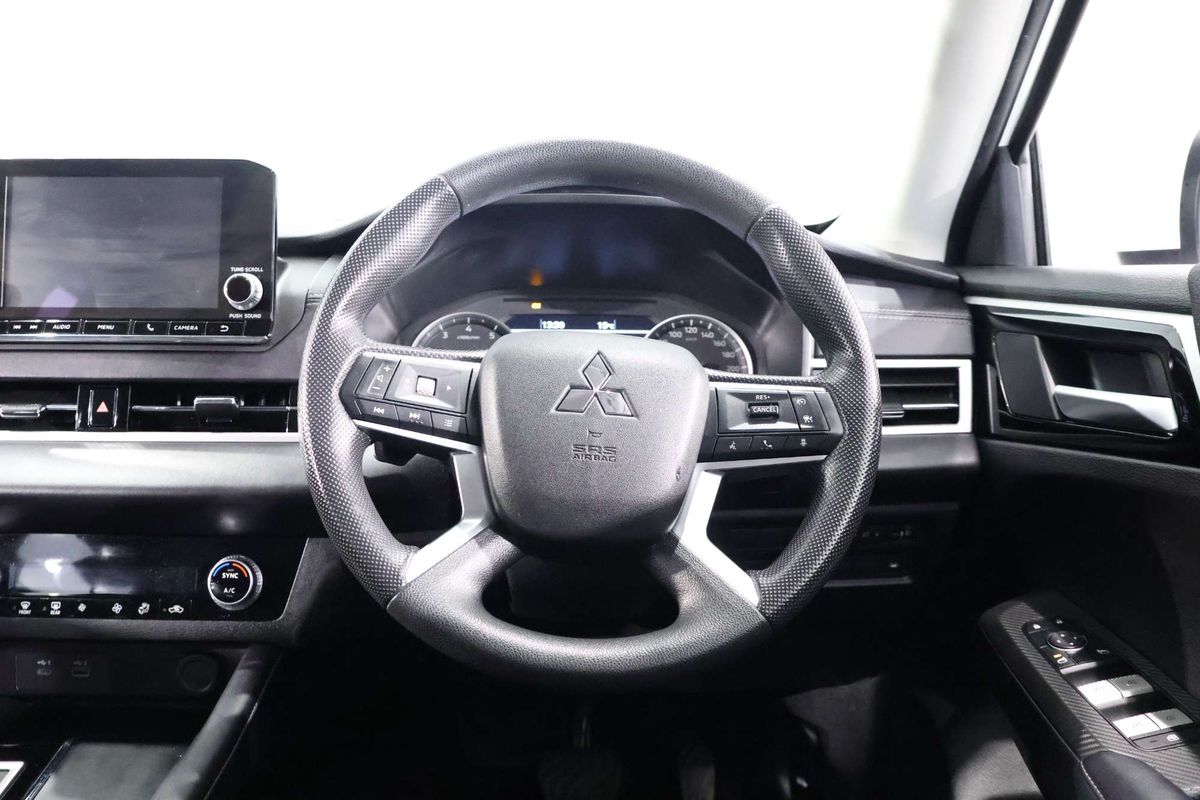 2023 Mitsubishi Outlander ES ZM