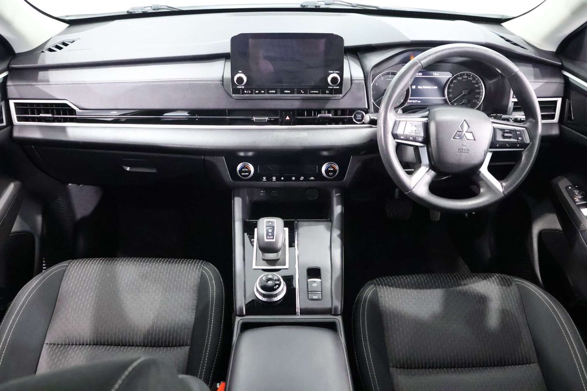2023 Mitsubishi Outlander ES ZM