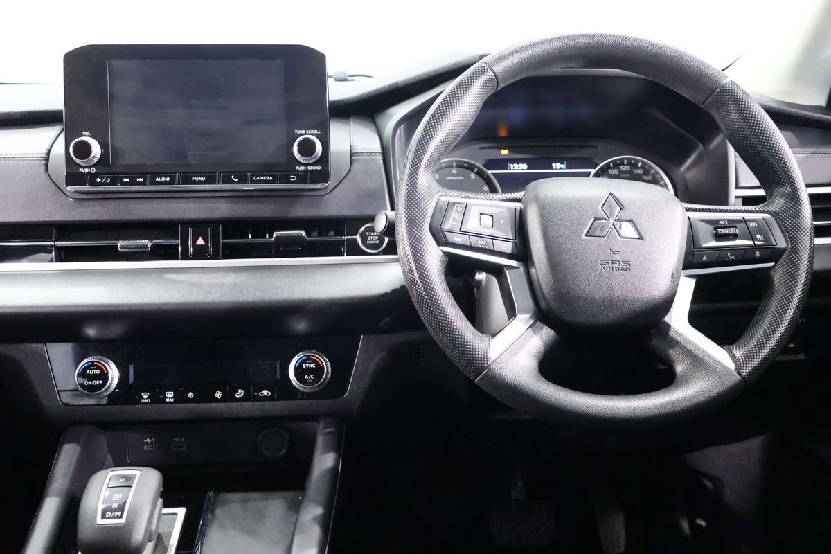 2023 Mitsubishi Outlander ES ZM