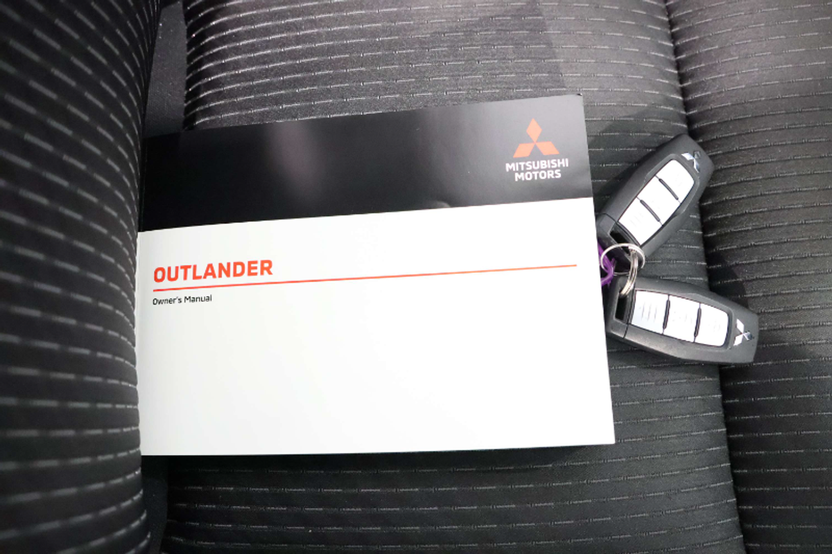 2023 Mitsubishi Outlander ES ZM