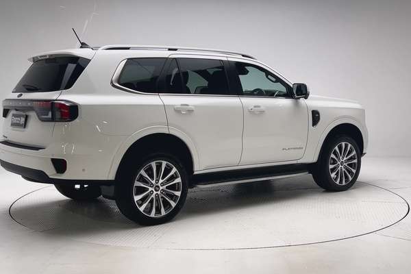 2024 Ford Everest Platinum 3.0L thumb-7