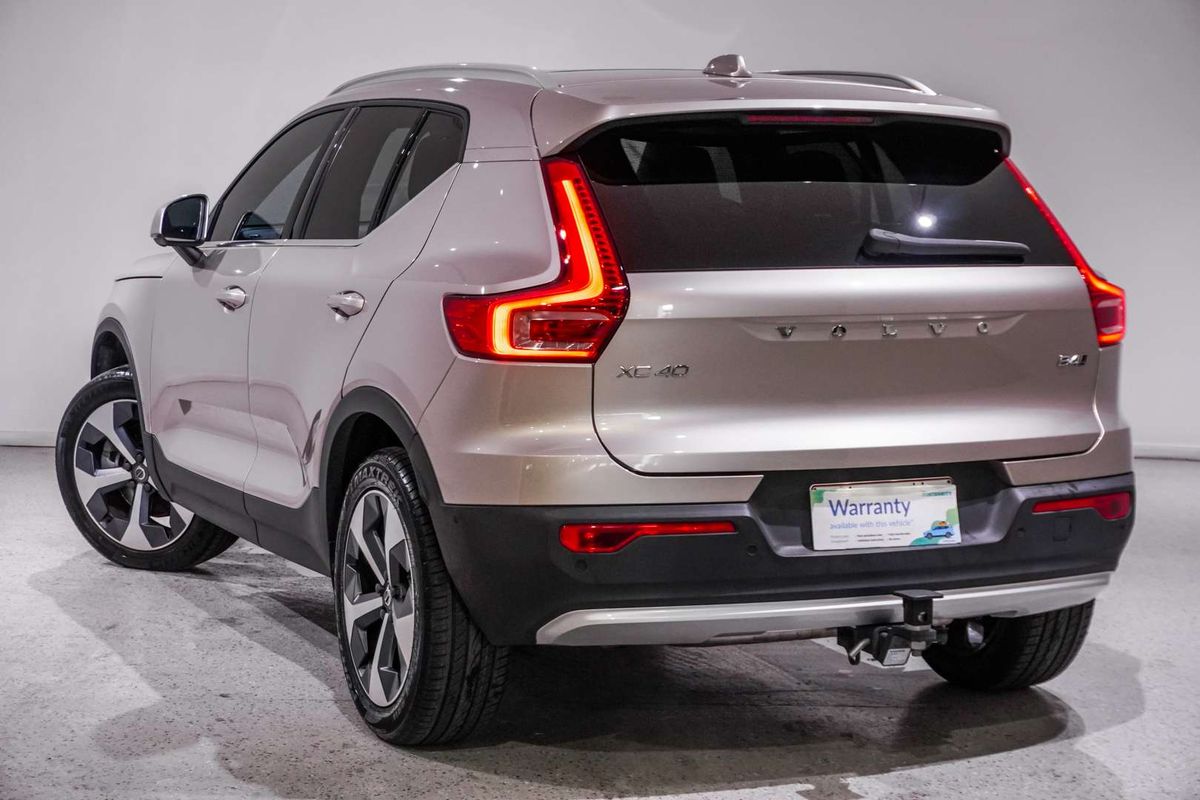 2023 Volvo XC40 Ultimate B4 Bright
