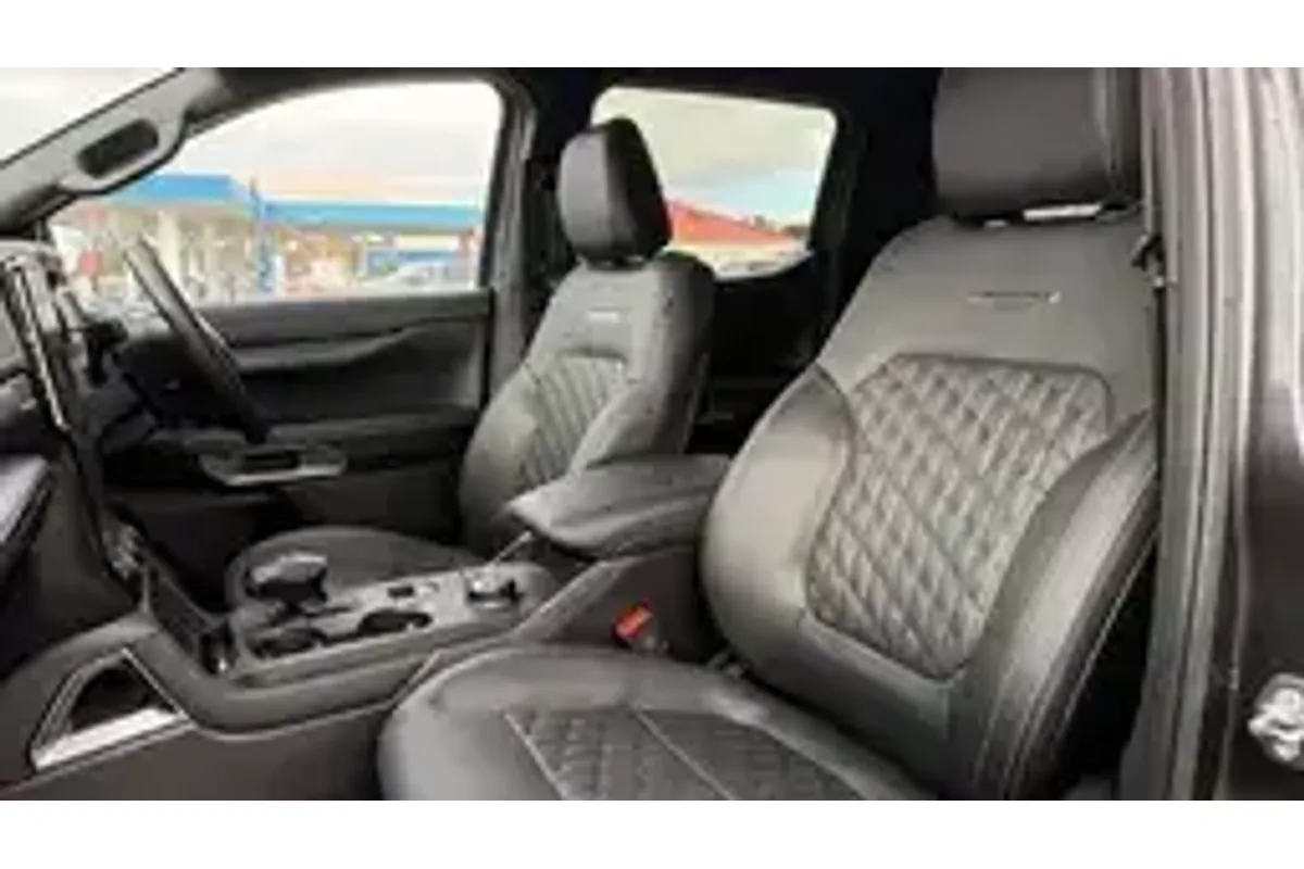 2025 Ford Ranger Platinum 4X4 3.0L image 9