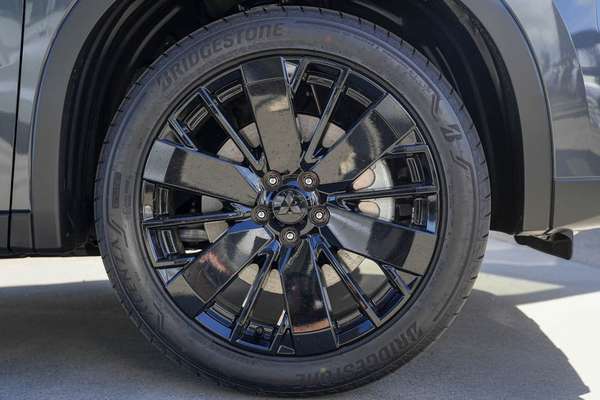 2026 Mitsubishi Outlander Black Edition ZM thumb-3