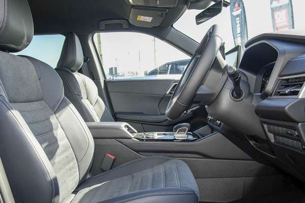 2026 Mitsubishi Outlander Black Edition ZM thumb-9