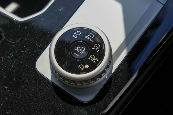 2026 Mitsubishi Outlander Black Edition ZM thumb-14