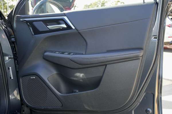 2026 Mitsubishi Outlander Black Edition ZM thumb-16