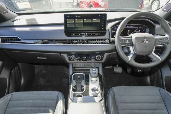 2026 Mitsubishi Outlander Black Edition ZM thumb-17