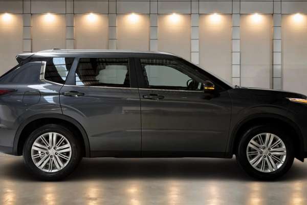 2024 Mitsubishi Outlander LS ZM