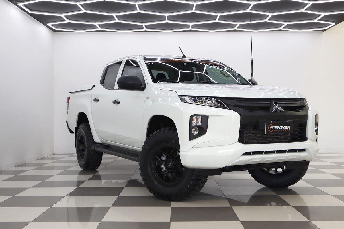 2023 Mitsubishi Triton GLX MR 4X4