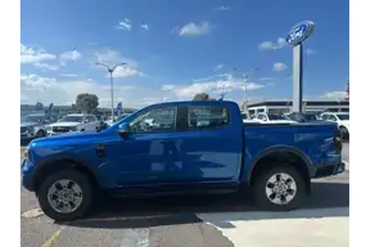 2025 Ford Ranger PHEV XLT 4X4 2.3L image 4