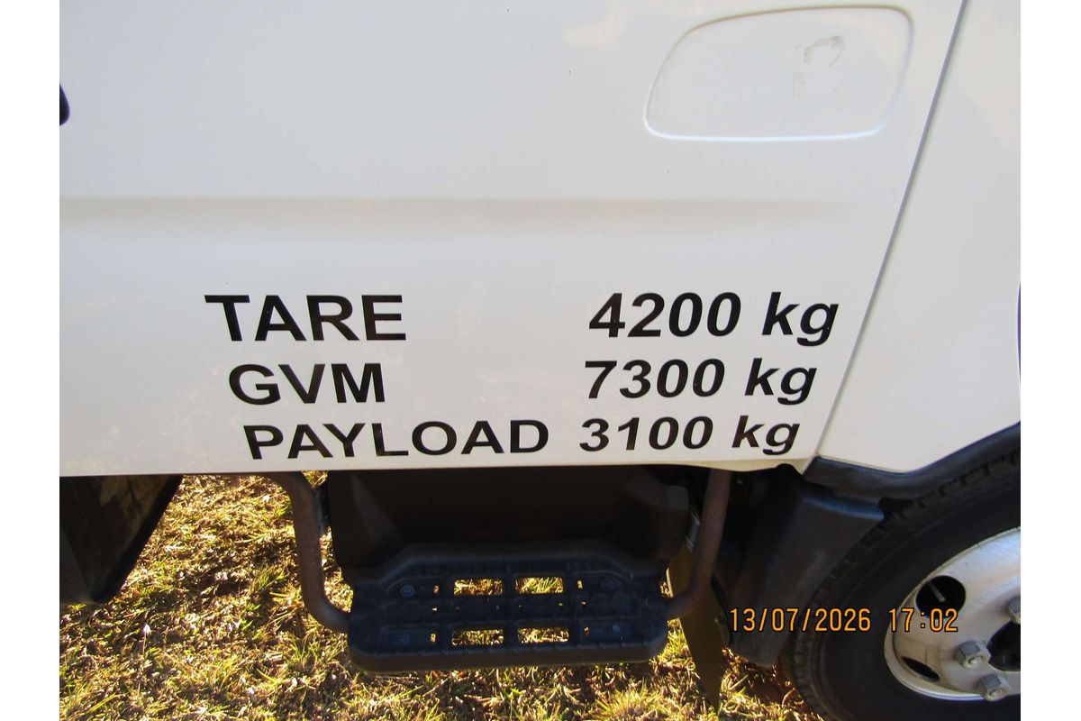 2015 Hino 300 Series 816 LWB XZU720R 4x2 image 6