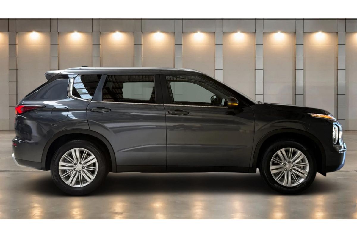 2024 Mitsubishi Outlander LS ZM