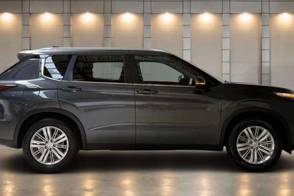 2024 Mitsubishi Outlander LS ZM