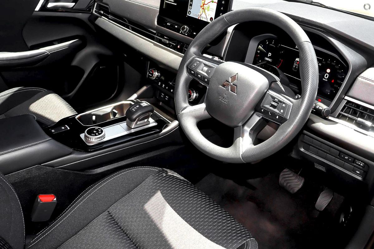 2026 Mitsubishi Outlander ES ZM