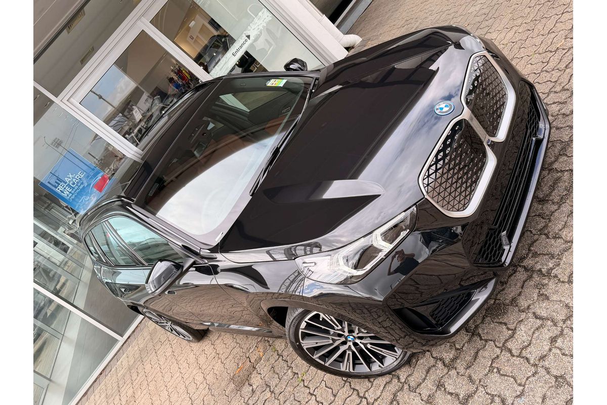 2026 BMW iX1 xDrive30 M Sport U11